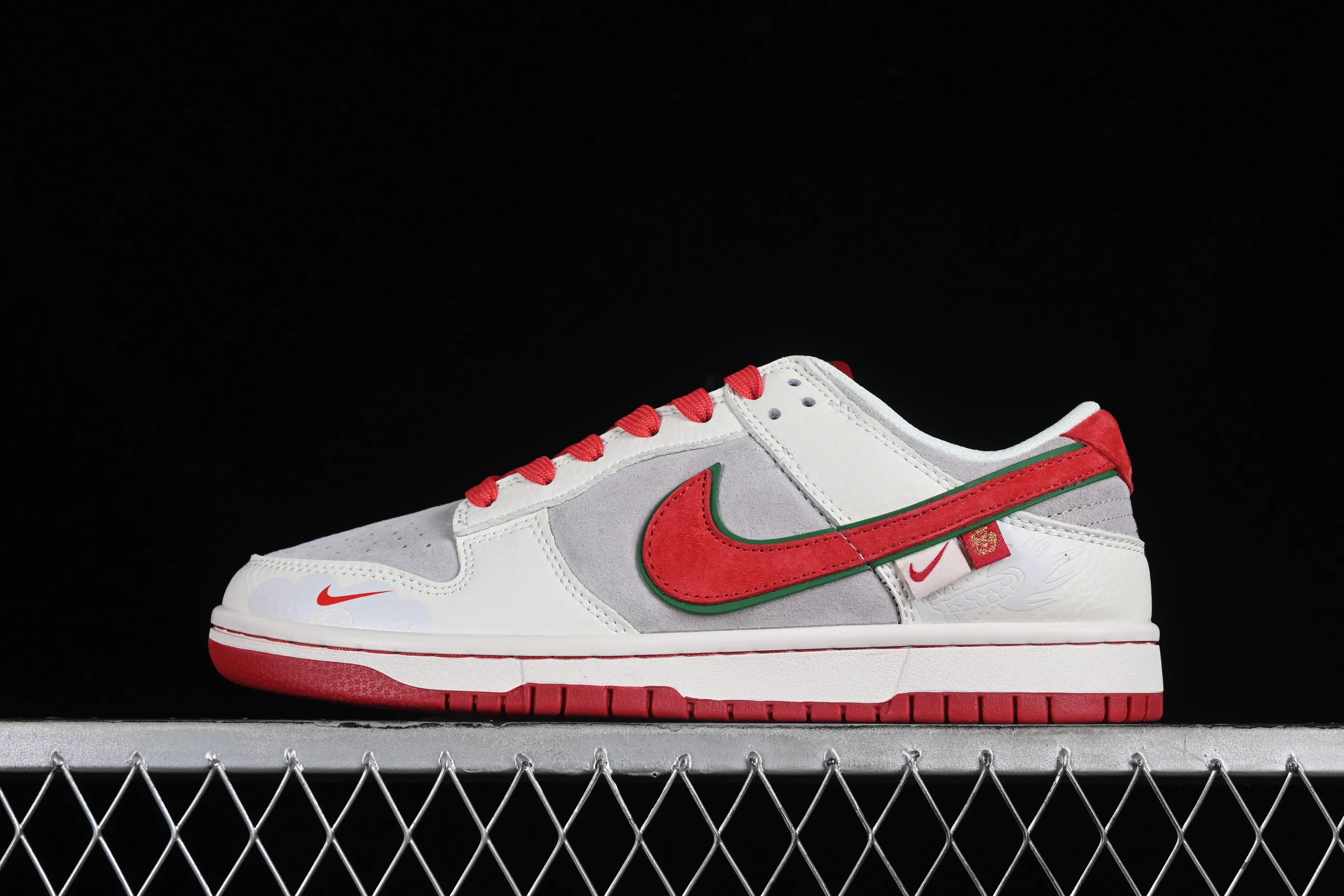 All categories Nk SB Dunk Series Nk SB Dunk Low High-end customized low-top sneakers Nk SB Dunk Low Chinese New Year Limited-Hong Kong Anniversary high-end customized low-top casual sneakers CR8033-506